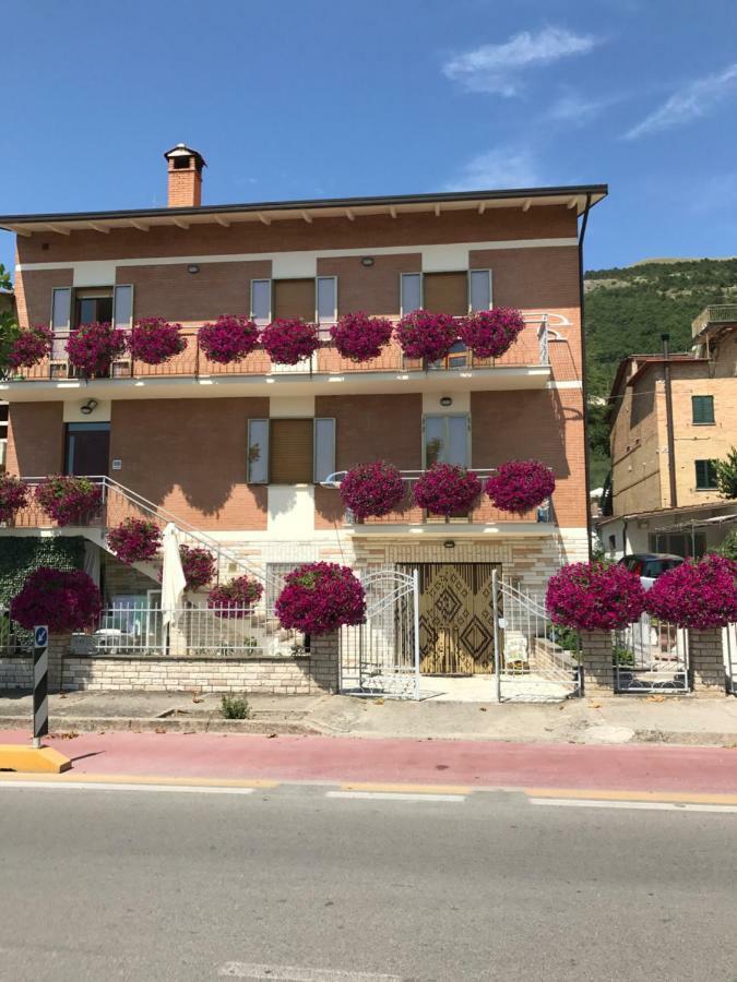 Apartament La Signora Dei Fiori Gubbio Zewnętrze zdjęcie